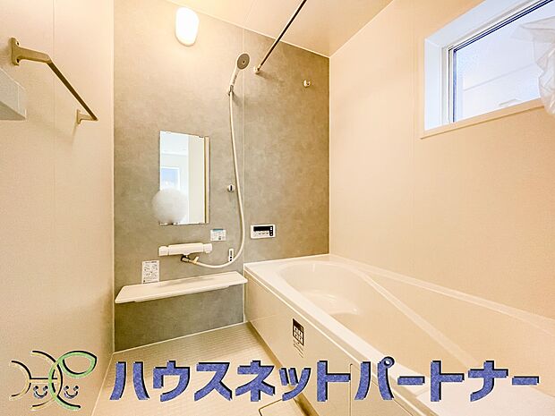 清潔を基調とした浴室は家族と一緒にお風呂に入れる広さです。楽しく癒しの一時を・・。