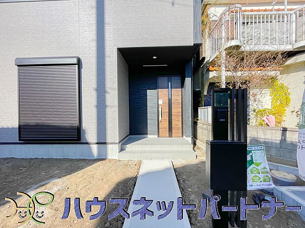 玄関はおうちの顔と言われます。玄関アプローチは、外観デザインの印象を左右します。ご家族の個性を出しながら、素敵な玄関でお客様をお迎えしてください。