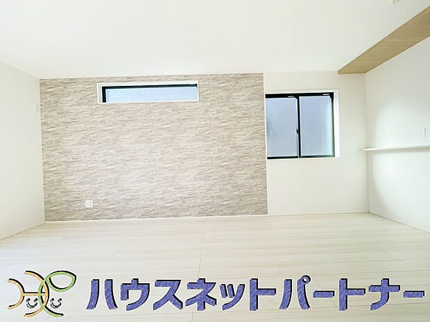 大好評のアクセントクロス。お部屋の壁紙を一部分だけ違う壁紙に変えることをアクセントクロスといいます。室内を広く見せ、個性的な空間を演出します。スタイリッシュな雰囲気づくりにも効果的。