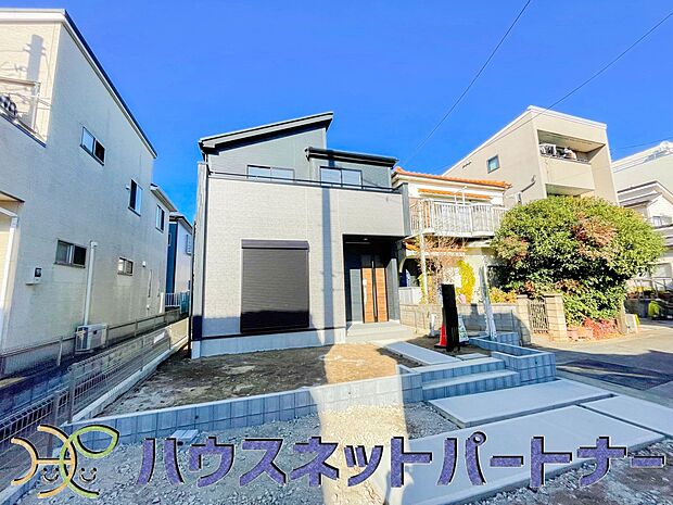 前面道路でお車を駐車するのも楽々。