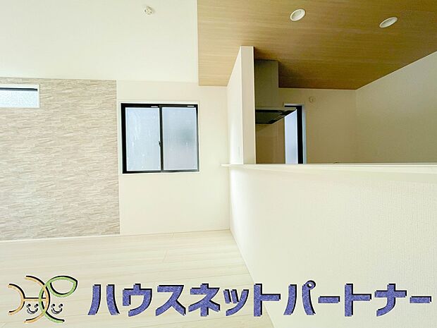 お料理できたらカウンターから手渡しができます。家族で会話をしながらお料理を楽しく。