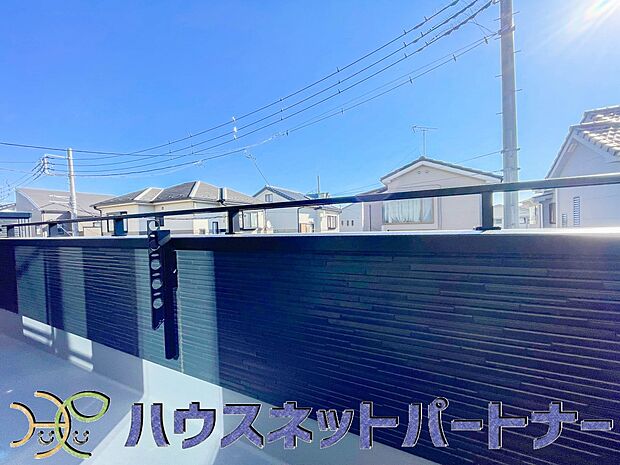 朝の澄んだ空気や、夕方に吹く清々しい風を五感で感じられるバルコニー。住まいの中で唯一屋外にあって、本当の自然を感じられるスペースです。