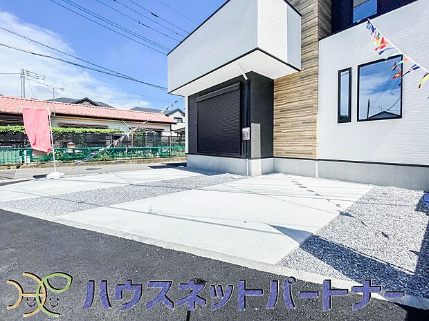 カースペースは並列で2台分がOK。お友達が遊びに来ても、安心ですね。