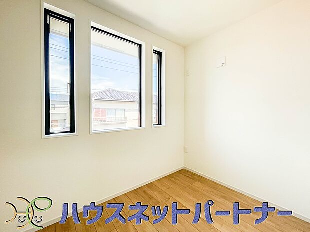 陽光が降り注ぐ明るく開放的な空間が魅力的。