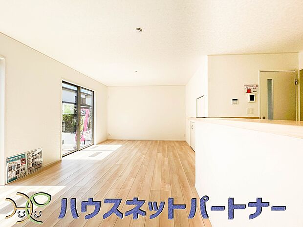 お料理できたらカウンターから手渡しができます。家族で会話をしながらお料理を楽しく。