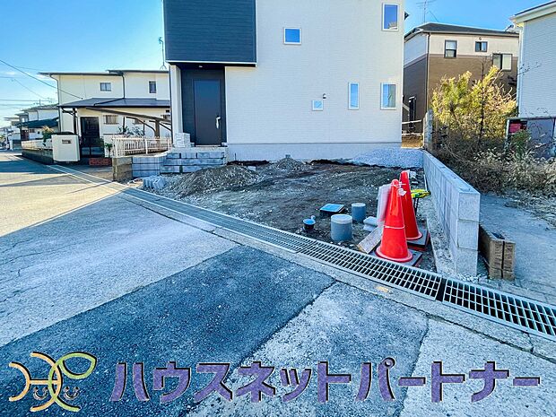 カースペースは並列で2台分がOK。お友達が遊びに来ても、安心ですね。