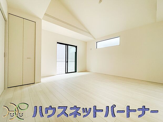 うららかな陽射しがどのお部屋にも降り注ぎますように、快適さを追求した間取設計。得難い立地環境での生活を恵みの豊かな永住の地へと変えてくれます。