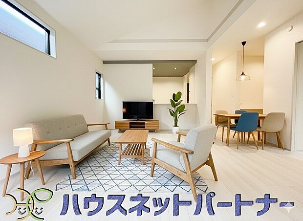 ソファー、テーブルを置いて。考えただけでワクワクしますね。※家具はイメージです。