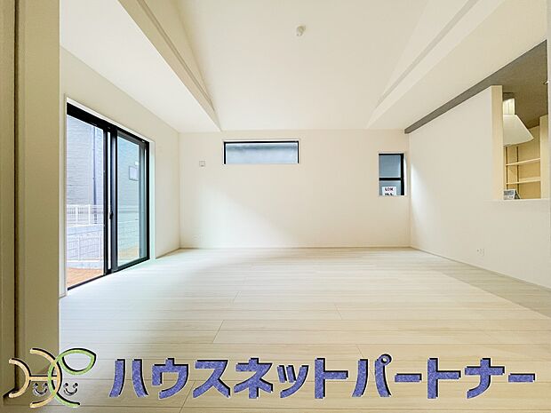 明るく開放的なダイニング。家族とのコミュニケーションが取りやすく、みんなの笑顔が溢れます