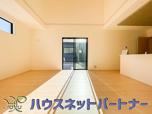 うららかな陽射しがどのお部屋にも降り注ぎますように、快適さを追求した間取設計。得難い立地環境での生活を恵みの豊かな永住の地へと変えてくれます。