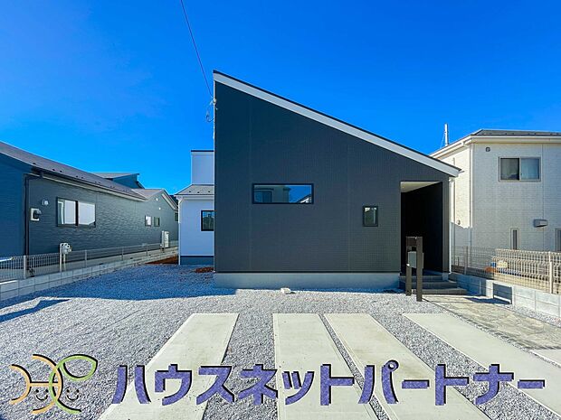 豊かで快適な暮らしを。ここから始まる「日常」はご家族にとってかけがえのない時間となります。少しでも豊かに、快適に。そんな想いから本邸宅は生まれました。