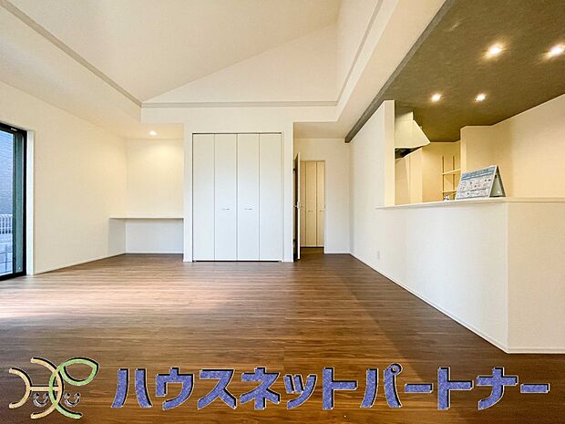 うららかな陽射しがどのお部屋にも降り注ぎますように、快適さを追求した間取設計。得難い立地環境での生活を恵みの豊かな永住の地へと変えてくれます。