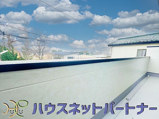 季節感を演出する多彩な樹木と豊かな彩りが重なり、四季折々の変化を楽しめる心地よい場所となることでしょう。時間の経過と共に味わいが出る素敵な空間へ。 
