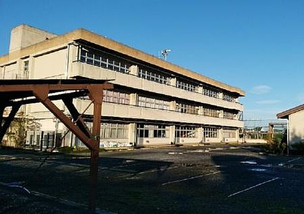 周辺環境-中学校(1700m)三郷市立南中学校