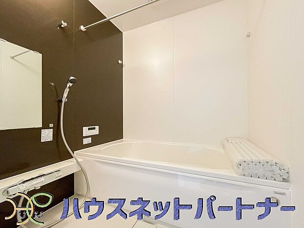 冬場にはヒヤッとしないように暖房機能、梅雨の時期には乾燥等、機能的で清潔感溢れる浴室。快適・清潔な空間で心も体もオフになる時間を楽しむことが可能です。