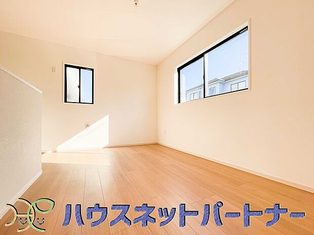 2面窓のある風通しの良いお部屋は心も体も元気にしてくれます。自分だけのお部屋作りを楽しんでみては。