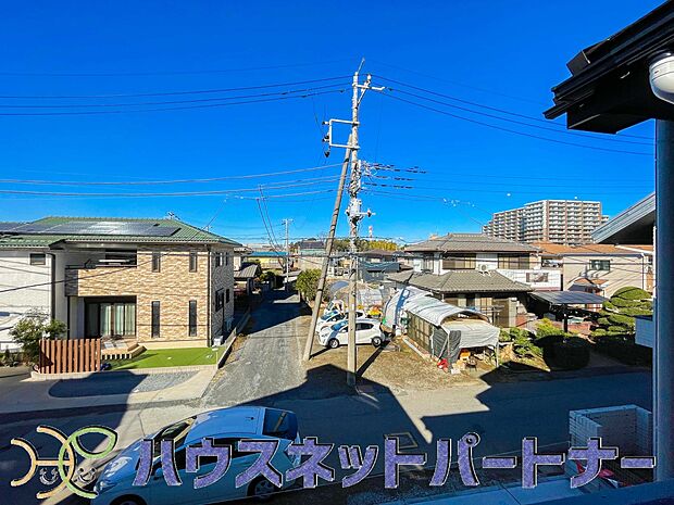 周辺は高い建物が無く、解放感が感じられます。