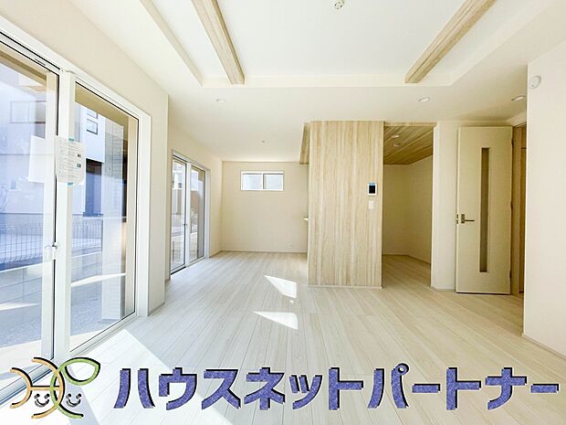 インテリアショップで見掛けた「あの家具」も置ける、ゆったりとした空間。時に広さが上質な寛ぎの時間になる事も。