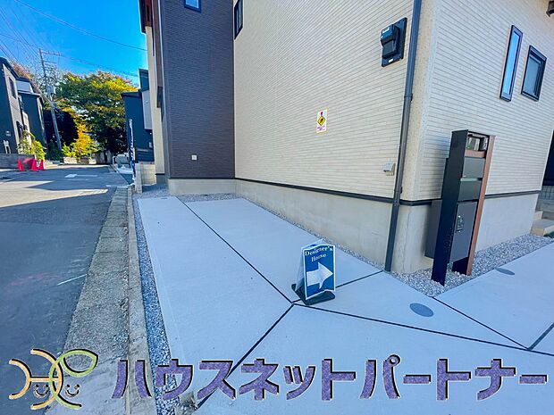 通勤や家族の送迎など、毎日の生活にマイカーが欠かせない方にとって駐車場は大事な条件。敷地内にカースペースがあれば、お出かけやお買い物の際の搬入出もらくらくです。