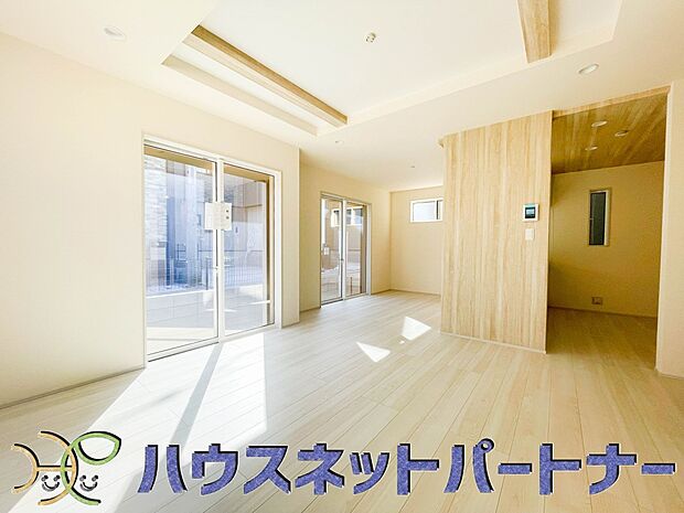 通風・採光に優れ、心地よい光と風が溢れています。 贅沢で豊かな居住性と、プライドを満たすクオリティが見事に調和した住空間。新築ならではの快適なひとときをご体感頂ける筈です。