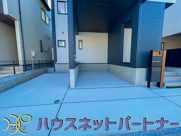 通勤や家族の送迎など、毎日の生活にマイカーが欠かせない方にとって駐車場は大事な条件。敷地内にカースペースがあれば、お出かけやお買い物の際の搬入出もらくらくです。