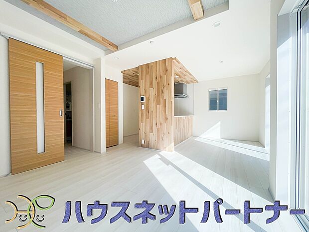 インテリアショップで見掛けた「あの家具」も置ける、ゆったりとした空間。時に広さが上質な寛ぎの時間になる事も。