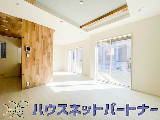 通風・採光に優れ、心地よい光と風が溢れています。 贅沢で豊かな居住性と、プライドを満たすクオリティが見事に調和した住空間。新築ならではの快適なひとときをご体感頂ける筈です。