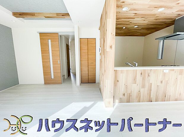 うららかな陽射しがどのお部屋にも降り注ぎますように、快適さを追求した間取設計。得難い立地環境での生活を恵みの豊かな永住の地へと変えてくれます。
