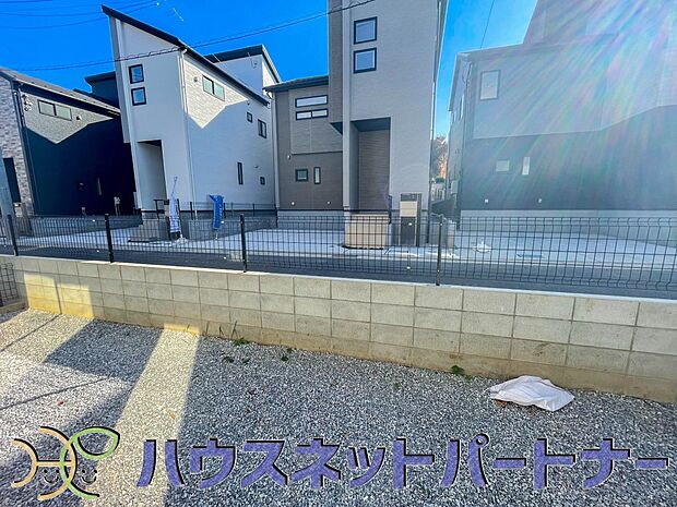 一戸建ての醍醐味は、何といっても庭があること。花や野菜を育てたり、子供と遊んだり、お客様を迎えたり…。大切なペットと過ごす心地良いスペースにもなりますね。