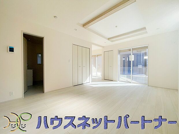 うららかな陽射しがどのお部屋にも降り注ぎますように、快適さを追求した間取設計。得難い立地環境での生活を恵みの豊かな永住の地へと変えてくれます。