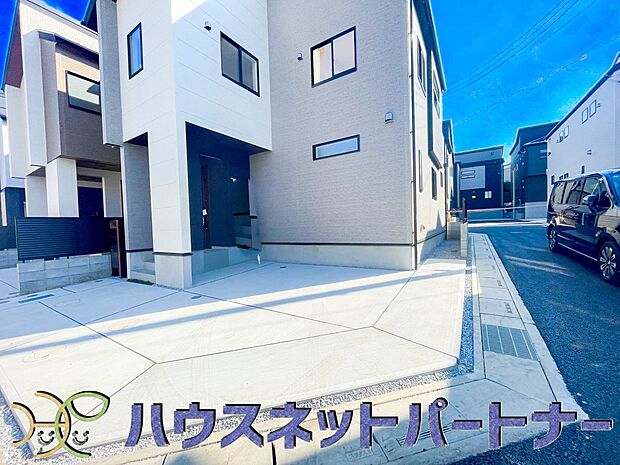 通勤や家族の送迎など、毎日の生活にマイカーが欠かせない方にとって駐車場は大事な条件。敷地内にカースペースがあれば、お出かけやお買い物の際の搬入出もらくらくです。