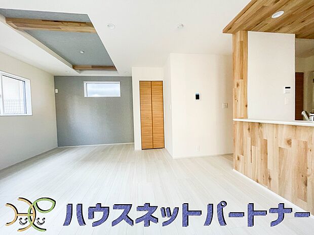 通風・採光に優れ、心地よい光と風が溢れています。 贅沢で豊かな居住性と、プライドを満たすクオリティが見事に調和した住空間。新築ならではの快適なひとときをご体感頂ける筈です。