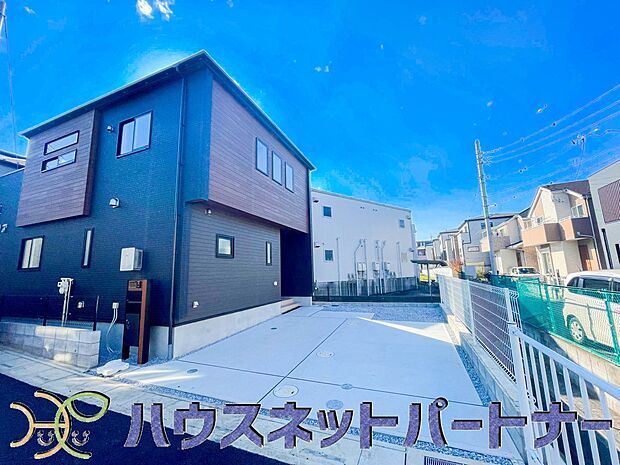 通勤や家族の送迎など、毎日の生活にマイカーが欠かせない方にとって駐車場は大事な条件。敷地内にカースペースがあれば、お出かけやお買い物の際の搬入出もらくらくです。