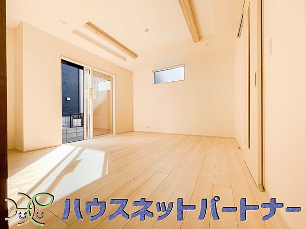 通風・採光に優れ、心地よい光と風が溢れています。 贅沢で豊かな居住性と、プライドを満たすクオリティが見事に調和した住空間。新築ならではの快適なひとときをご体感頂ける筈です。