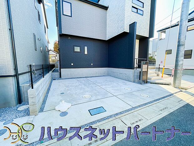 通勤や家族の送迎など、毎日の生活にマイカーが欠かせない方にとって駐車場は大事な条件。敷地内にカースペースがあれば、お出かけやお買い物の際の搬入出もらくらくです。