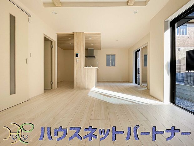 インテリアショップで見掛けた「あの家具」も置ける、ゆったりとした空間。時に広さが上質な寛ぎの時間になる事も。