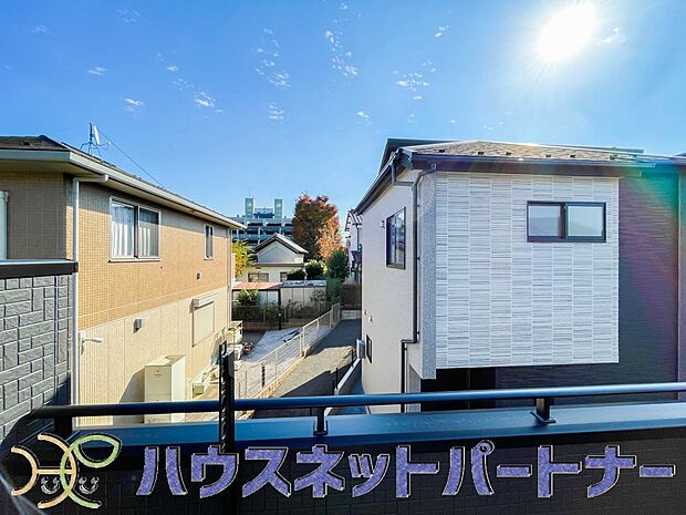 周辺は高い建物が無く、解放感が感じられます。