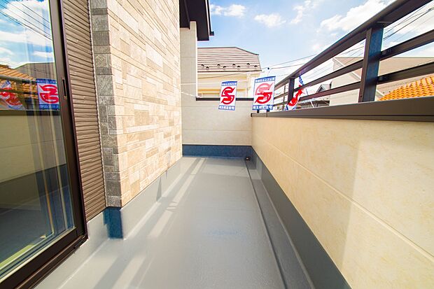 朝の澄んだ空気や、夕方に吹く清々しい風を五感で感じられるバルコニー。住まいの中で屋外にあって、本当の自然を感じられるスペースです。