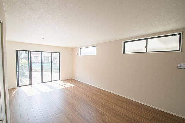 明るく開放的なダイニング。家族とのコミュニケーションが取りやすく、みんなの笑顔が溢れます