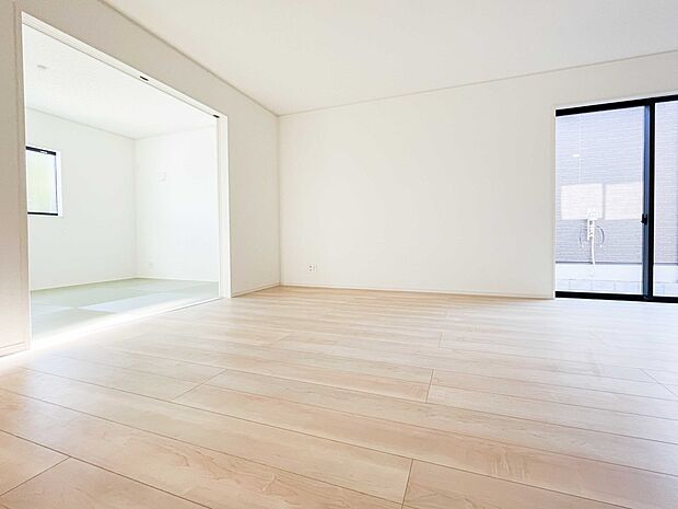 陽だまりのある光彩豊かなリビングは、何よりも快適で心休まる時間を過ごせます。