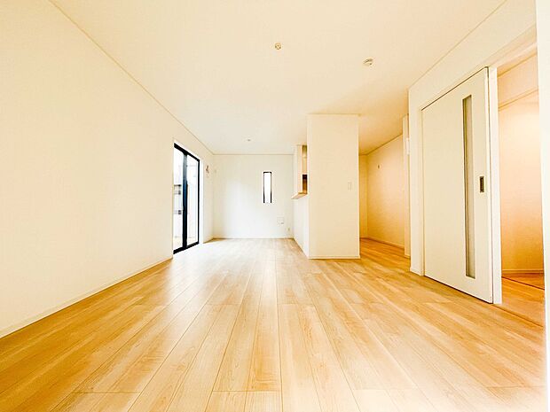 うららかな陽射しがどのお部屋にも降り注ぎますように、快適さを追求した間取設計。得難い立地環境での生活を恵みの豊かな永住の地へと変えてくれます。