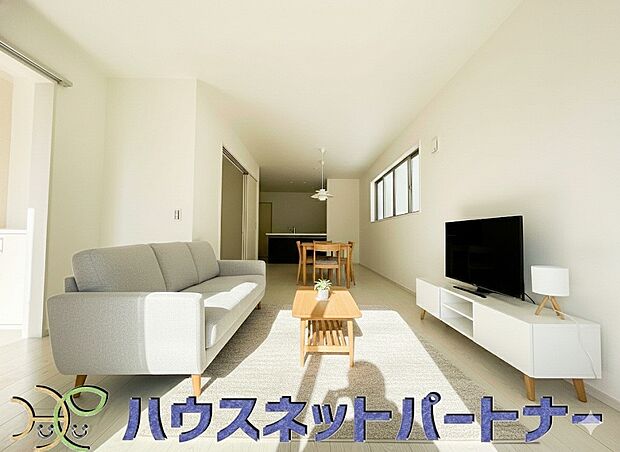 リビング広々21.7帖。他では味わえない素敵な空間となっています。四季折々の変化を感じながらゆったりとすごせます。