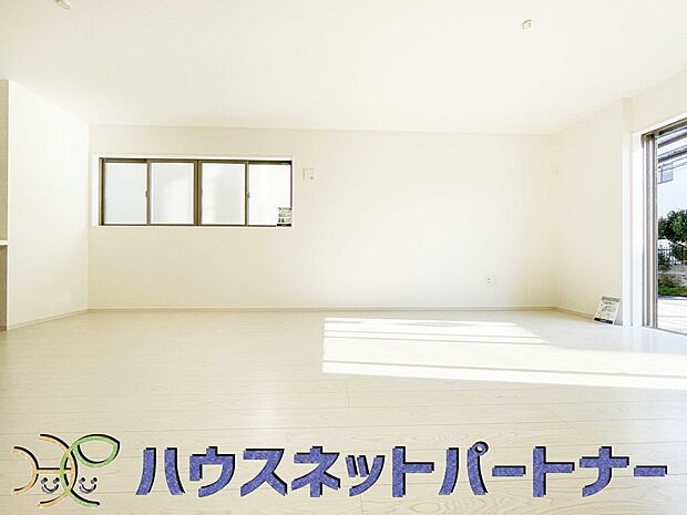 陽だまりのある光彩豊かなリビングは、何よりも快適で心休まる時間を過ごせます。