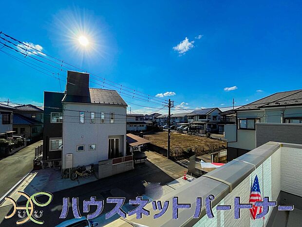 陽当りが良いと、洗濯物が乾きやすいですし、湿気やカビの心配も減るので快適です。寒い冬の日でも、日差しが届くと家の中が暖かくなりますね。