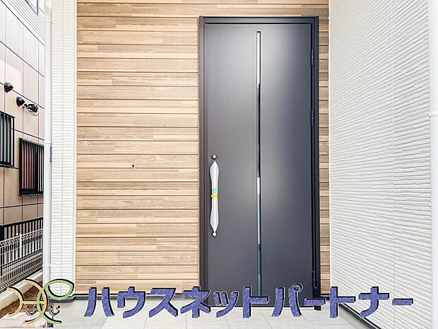 お客様も迎える玄関は高級感のある造りです。