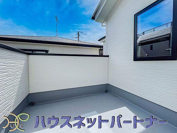 バルコニーから差し込む陽光・通風は、住環境・快適性と共に有り続ける貴重な「財産」です。この新築戸建に住まう事で手に入れるものは、きっと日常にとっても貴重な存在となるはずです。