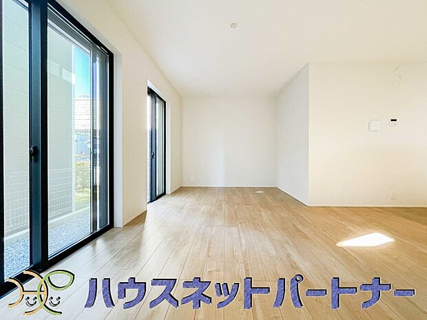 家族の温かさと陽光の暖かさ、楽しい毎日と明るい未来を予感させる「空間が織り成すひとつ先の住み心地」を演出します。