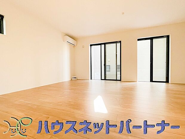 陽だまりのある光彩豊かなリビングは、何よりも快適で心休まる時間を過ごせます。