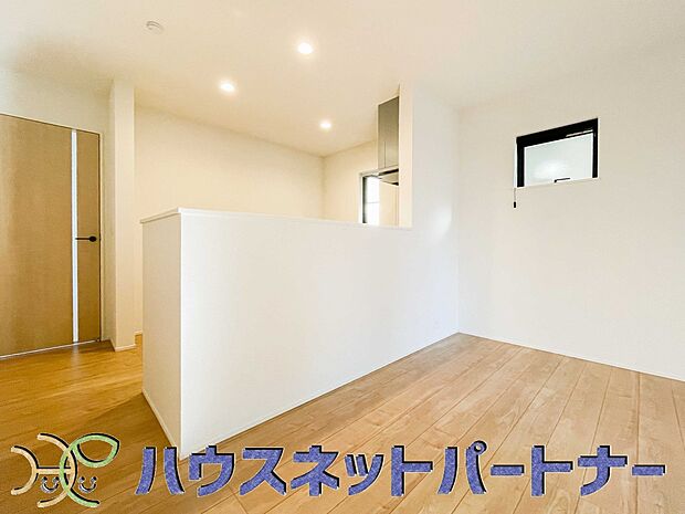 カウンターがあると配膳が楽なことがメリットの一つ。後片付けをするときも、ダイニングテーブルからあまり動かずに流し台へ運ぶことができるので便利です♪