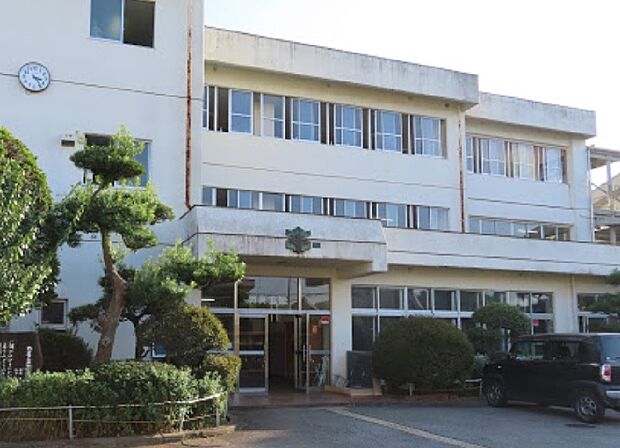 周辺環境-中学校(556m)野田市立北部中学校